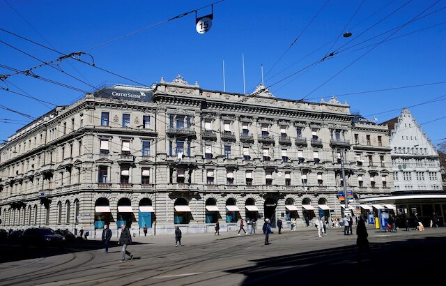Trụ sở ngân hàng Credit Suisse ở Zurich, Thụy Sĩ vào ngày 24/3/2021. Ảnh: Reuter.