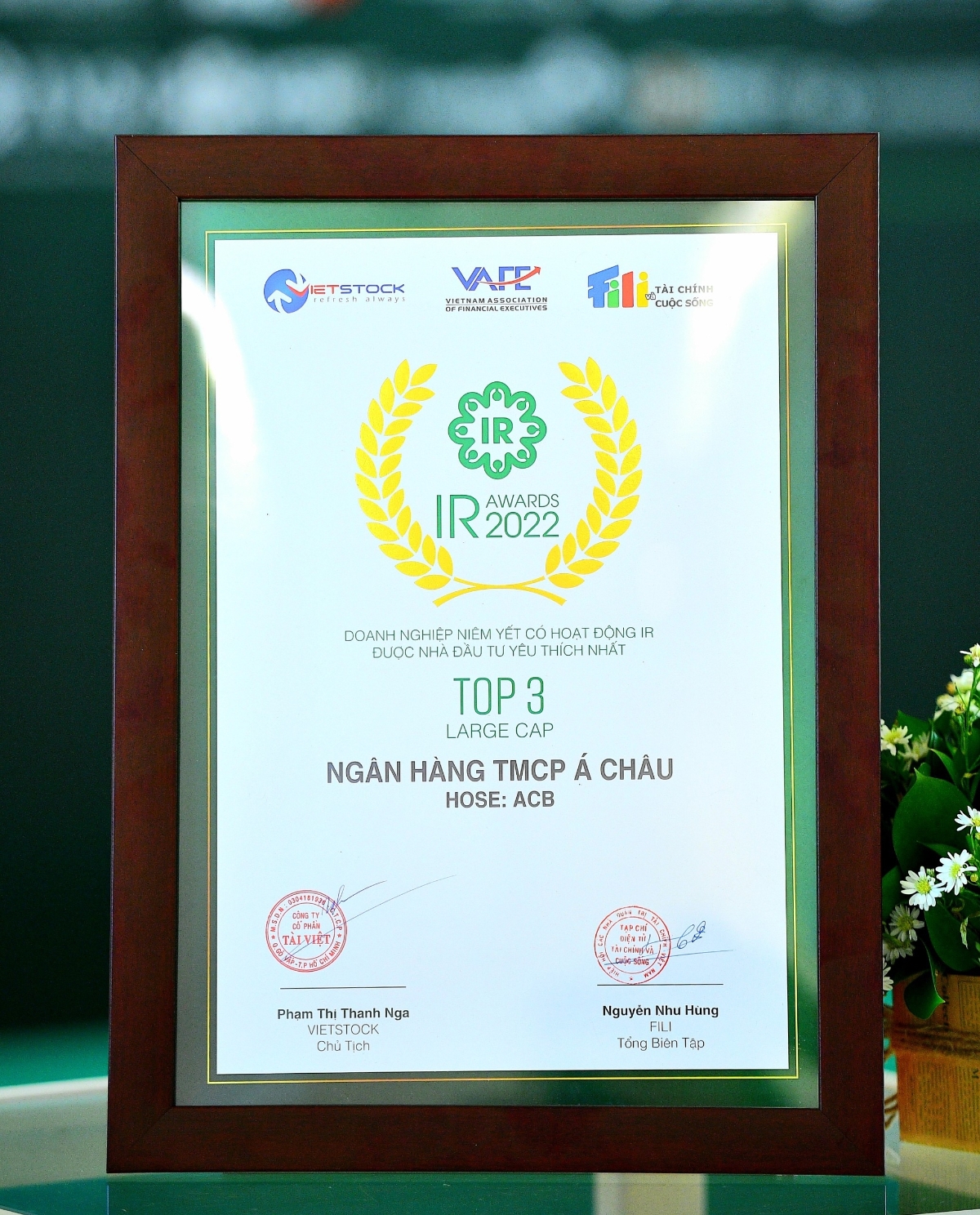 Chứng nhận Doanh nghiệp niêm yết có hoạt động IR được nhà đầu tư yêu thích nhất dành cho ACB.