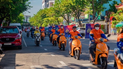 VinFast provides Ahamove with electric vehicles for transportation services