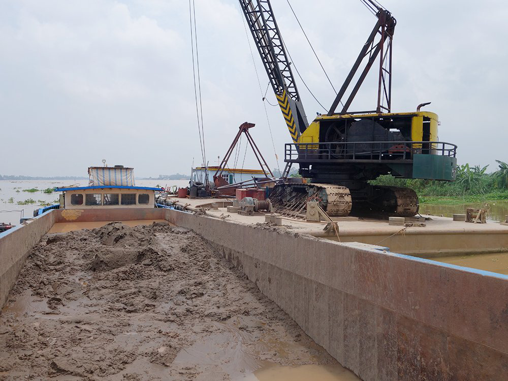 Dự ước, các dự án thành phần thuộc dự án cao tốc Bắc Nam phía đông khu vực ĐBSCL cần khoảng 36 - 37 triệu m3 vật liệu san lấp, trong khi nguồn tài nguyên cát sông tại chỗ đang khan hiếm và thiếu hụt trầm trọng.