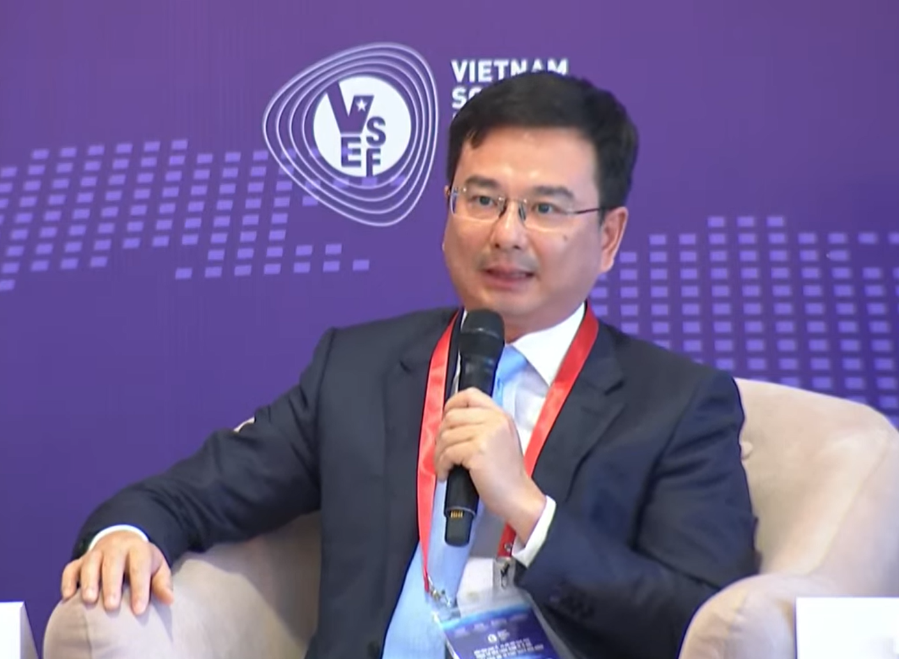 Ph&oacute; Thống đốc Ng&acirc;n h&agrave;ng Nh&agrave; nước Phạm Thanh H&agrave; ph&aacute;t biểu tại Phi&ecirc;n thảo luận tại Diễn đ&agrave;n Kinh tế x&atilde; hội 2022.