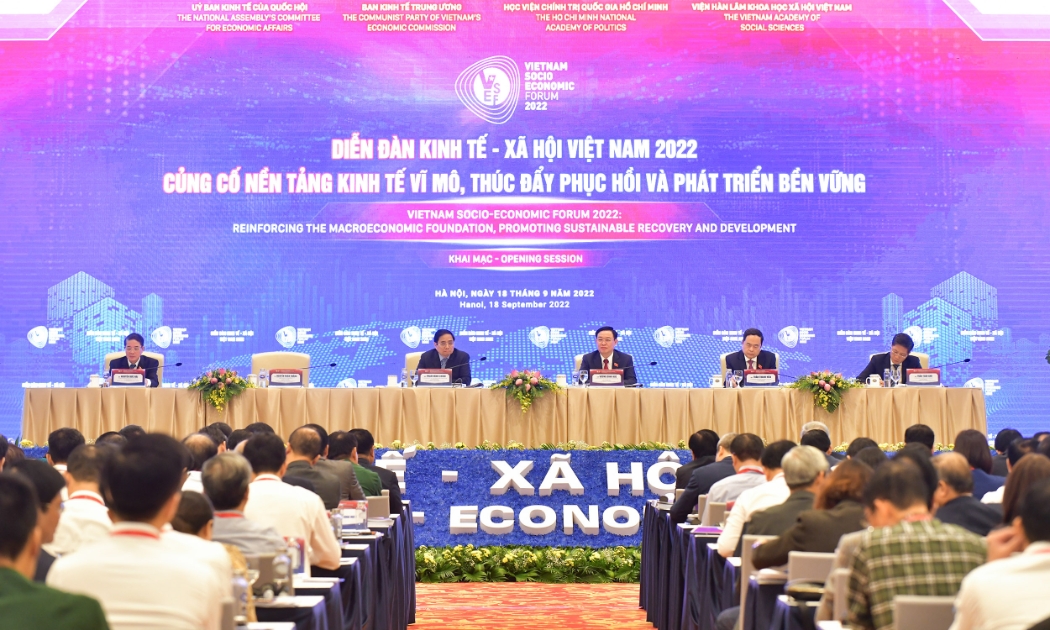 Các chuyên gia cho rằng Việt Nam cần đầu tư phát triển nguồn nhân lực và công nghệ để đương đầu với các thách thức lớn hơn trong tương lai.