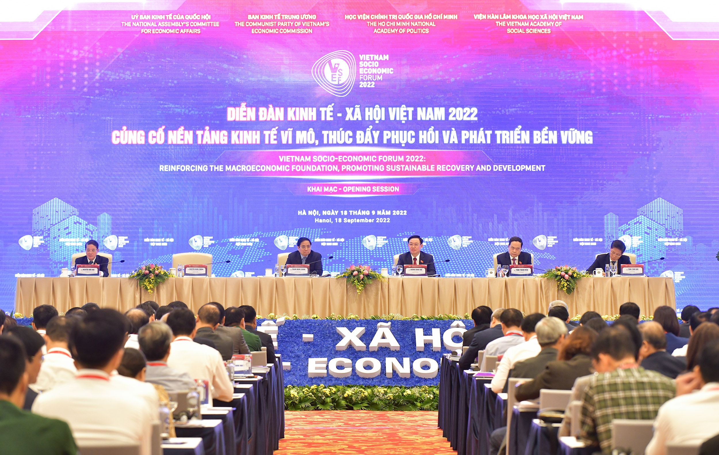 Các chuyên gia cho rằng Việt Nam cần đầu tư phát triển nguồn nhân lực và công nghệ để đương đầu với các thách thức lớn hơn trong tương lai.