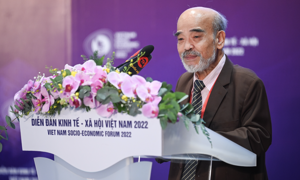 GS.TSKH Đặng Hùng Võ, nguyên thứ trưởng Bộ Tài nguyên và Môi trường phát biểu tại Diễn đàn Kinh tế xã hội Việt Nam 2022 sáng ngày 18/9.