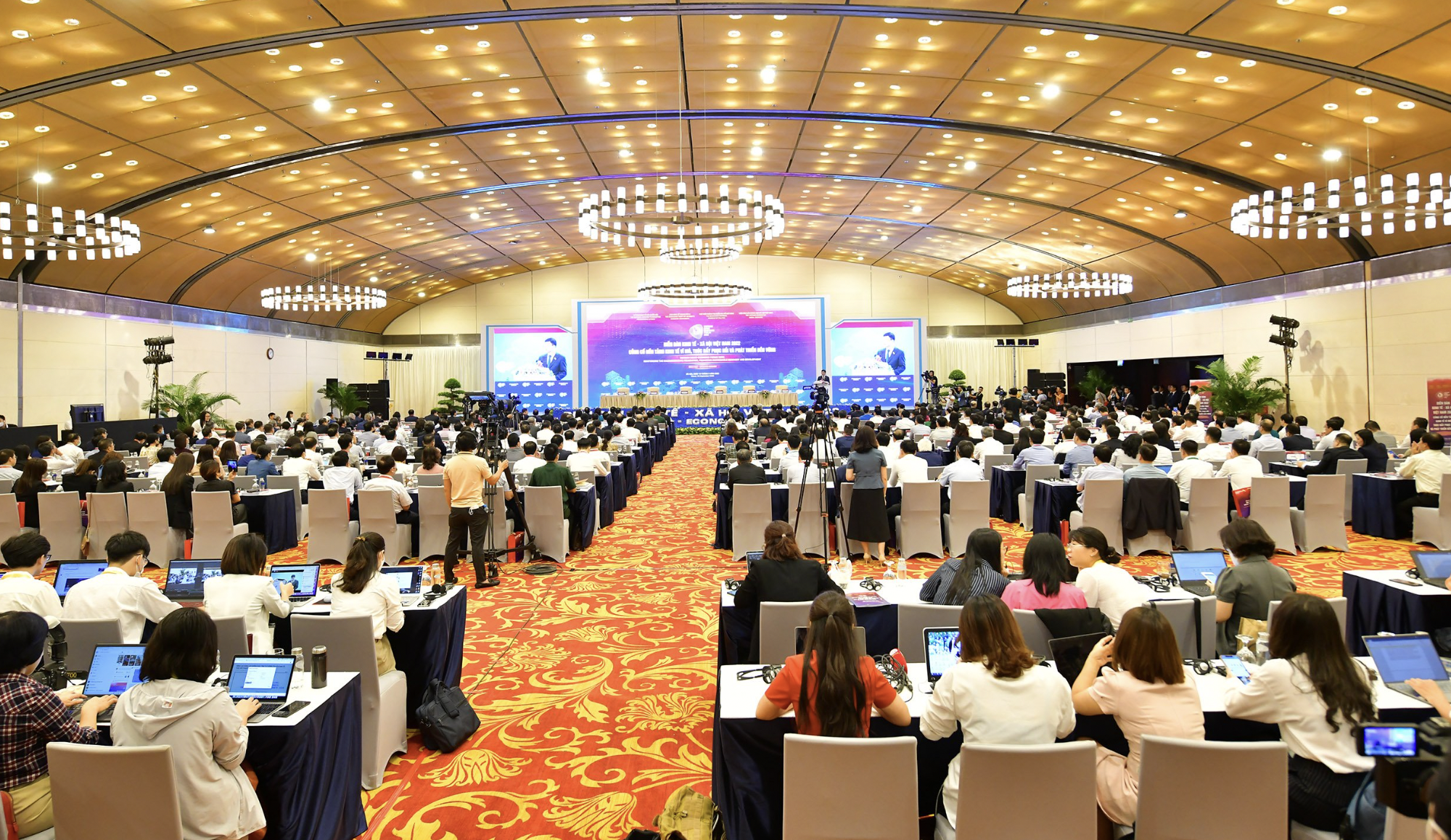 Diễn đ&agrave;n Kinh tế x&atilde; hội Việt Nam 2022 s&aacute;ng ng&agrave;y 18/9.