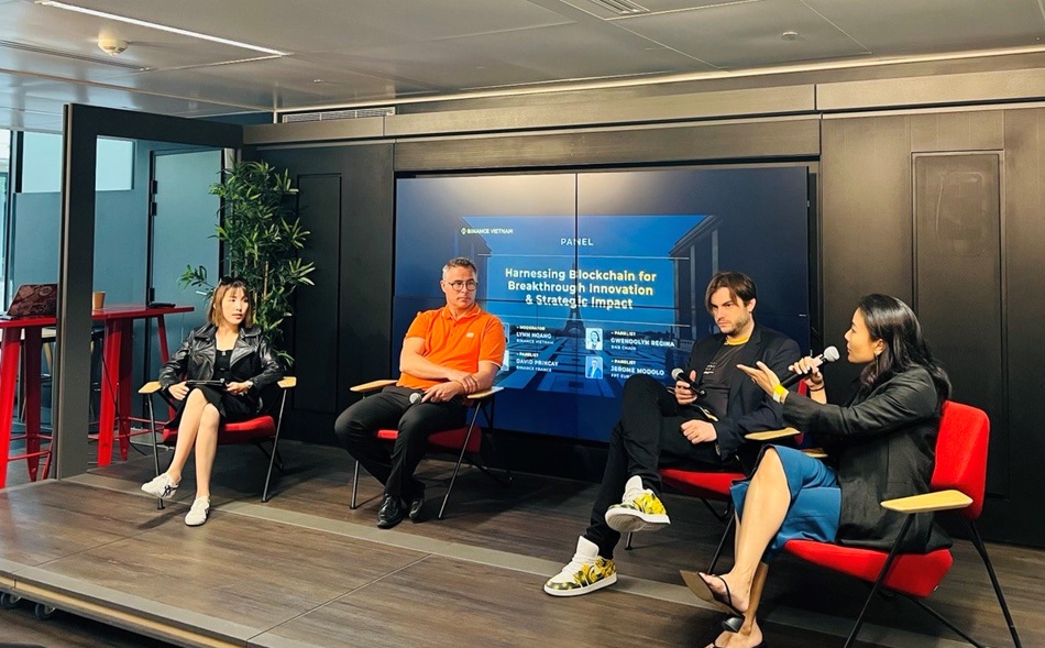 Các diễn giả và chuyên gia tại toạ đàm “Tận dụng sức mạnh Blockchain để thúc đẩy làn sóng đầu tư và đổi mới sáng tạo Việt Nam”.