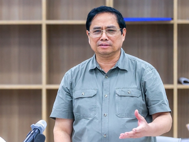 Thủ tướng làm việc với Bộ Y tế, tỉnh Hà Nam về vướng mắc các dự án bệnh viện lớn. Ảnh - VGP. 