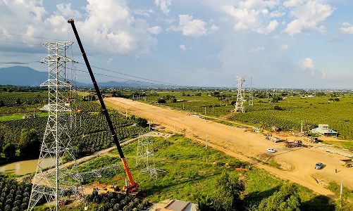 Gấp rút di dời các điểm giao chéo đường dây truyền tải để thi công cao tốc Bắc - Nam