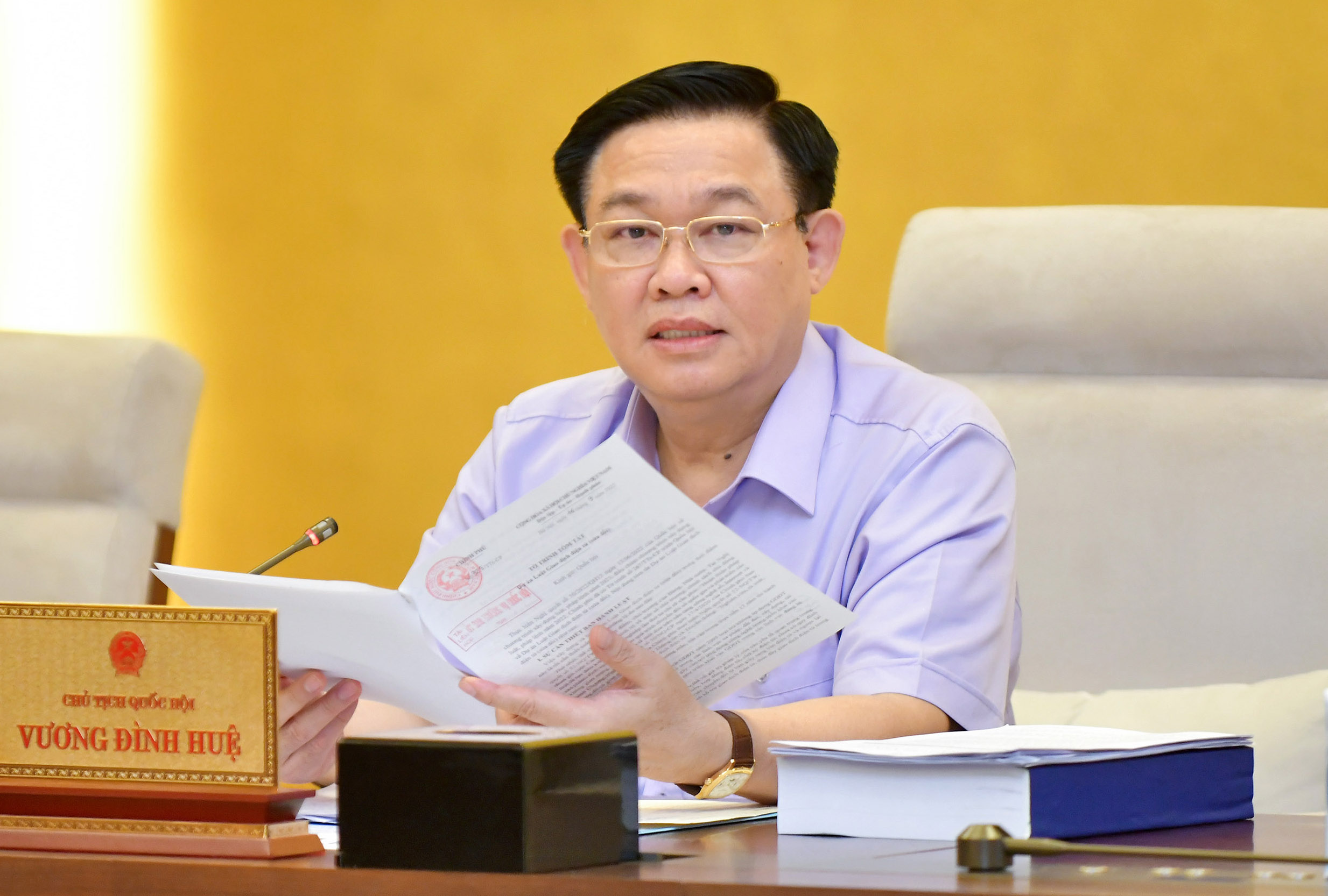 Chủ tịch Quốc hội Vương Đình Huệ chủ trì phiên họp. Ảnh - Quochoi.vn. 