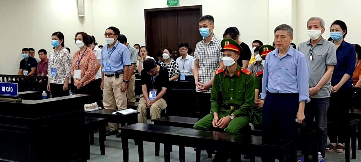 Các bị cáo hầu tòa.