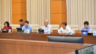 NA Standing Committee discusses revised Law on Electronic Transactions