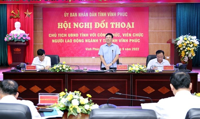 Chủ tịch UBND tỉnh Vĩnh Ph&uacute;c L&ecirc; Duy Th&agrave;nh tại buổi đối thoại.