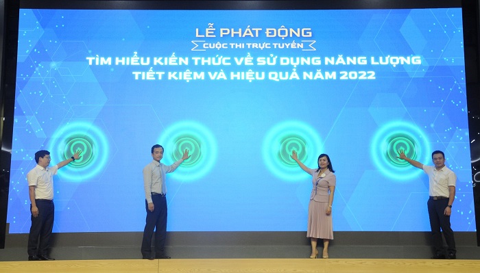 Đại diện Ban tổ chức v&agrave; c&aacute;c đơn vị thực hiện nghi lễ ph&aacute;t động cuộc thi.