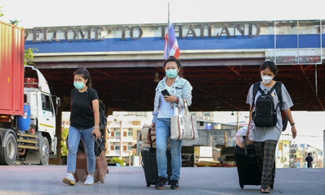Thái Lan loại Covid-19 khỏi danh sách bệnh không được nhập cảnh. Ảnh: AFP