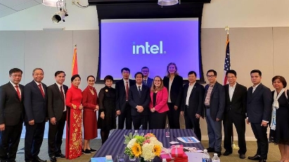 Education minister meets with ETS and Intel