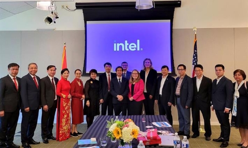 Education minister meets with ETS and Intel