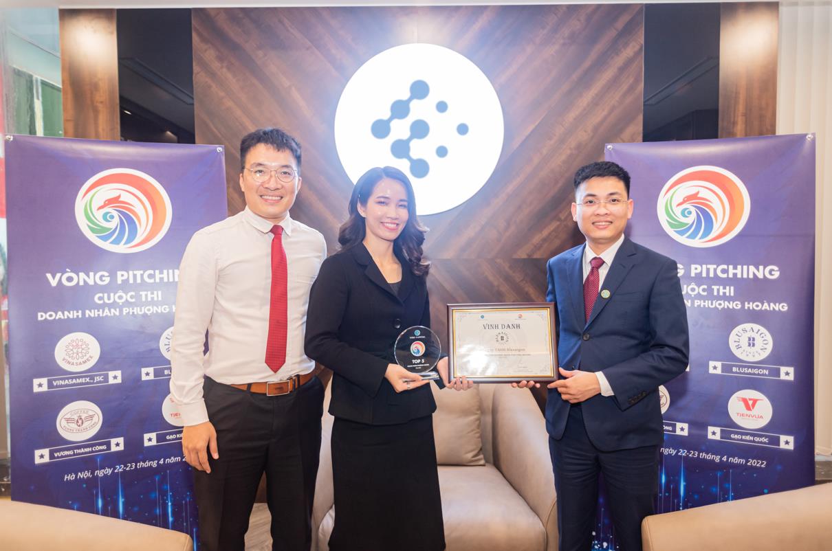 Đại diện Blusaigon tại v&ograve;ng Pitching Doanh nh&acirc;n Phượng Ho&agrave;ng.