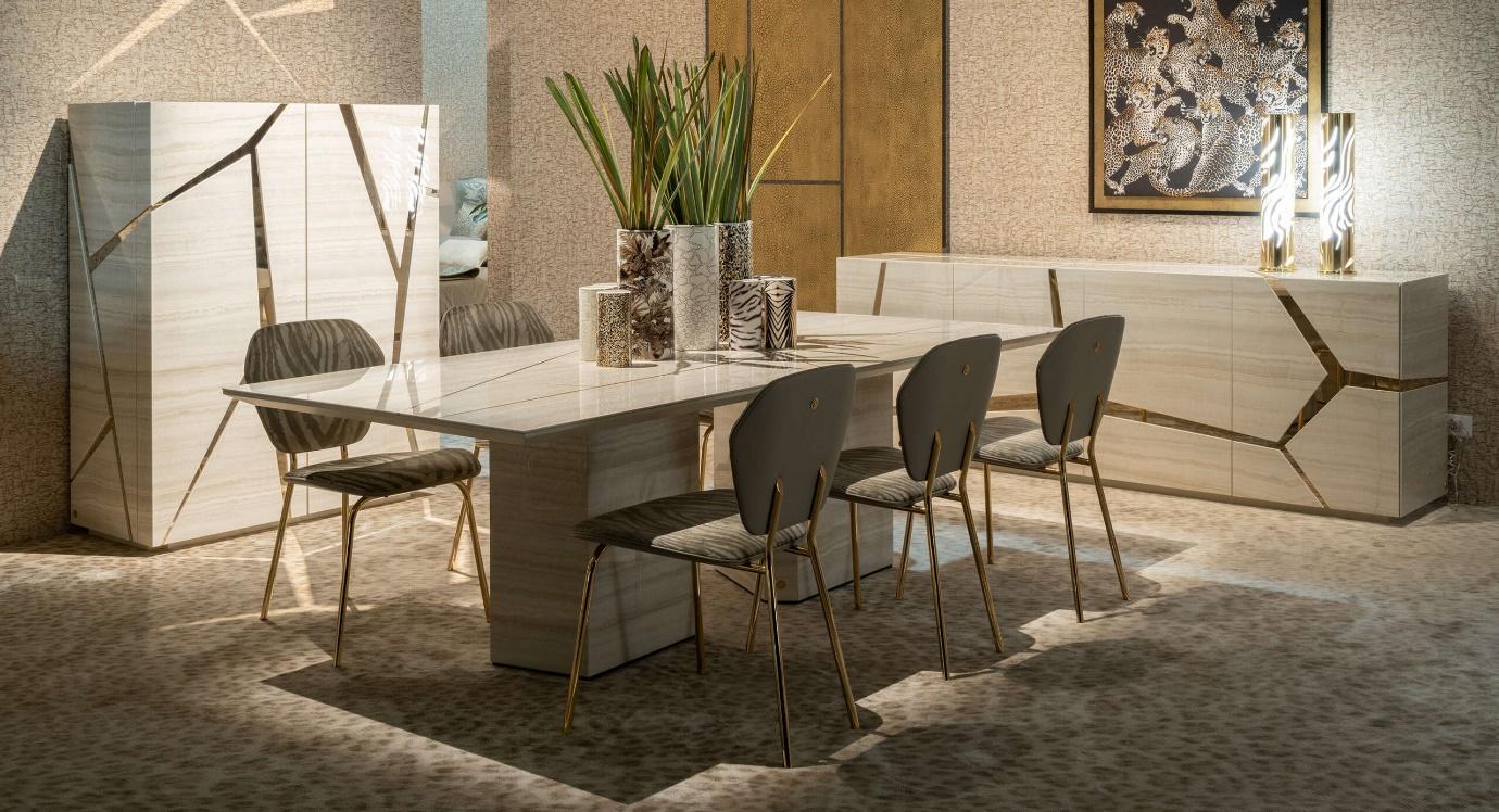 Tiết chế sự hoang d&atilde; thường thấy để t&ocirc;n l&ecirc;n những đường n&eacute;t tinh gọn chuẩn mực, c&ugrave;ng cảm hứng từ kỹ thuật Kintsugi nổi tiếng của Nhật Bản, bộ sưu tập 2022 của Roberto Cavalli thổi một luồng gi&oacute; mới cho thương hiệu, h&ograve;a hợp ho&agrave;n hảo với phong c&aacute;ch đương đại nh&atilde; nhặn của Gran Meli&aacute; Nha Trang tại The Coral Cavalli.