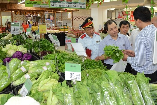 Các cơ quan quản lý tìm giải pháp để ngăn rau chợ tuồn vào siêu thị (ảnh minh họa)