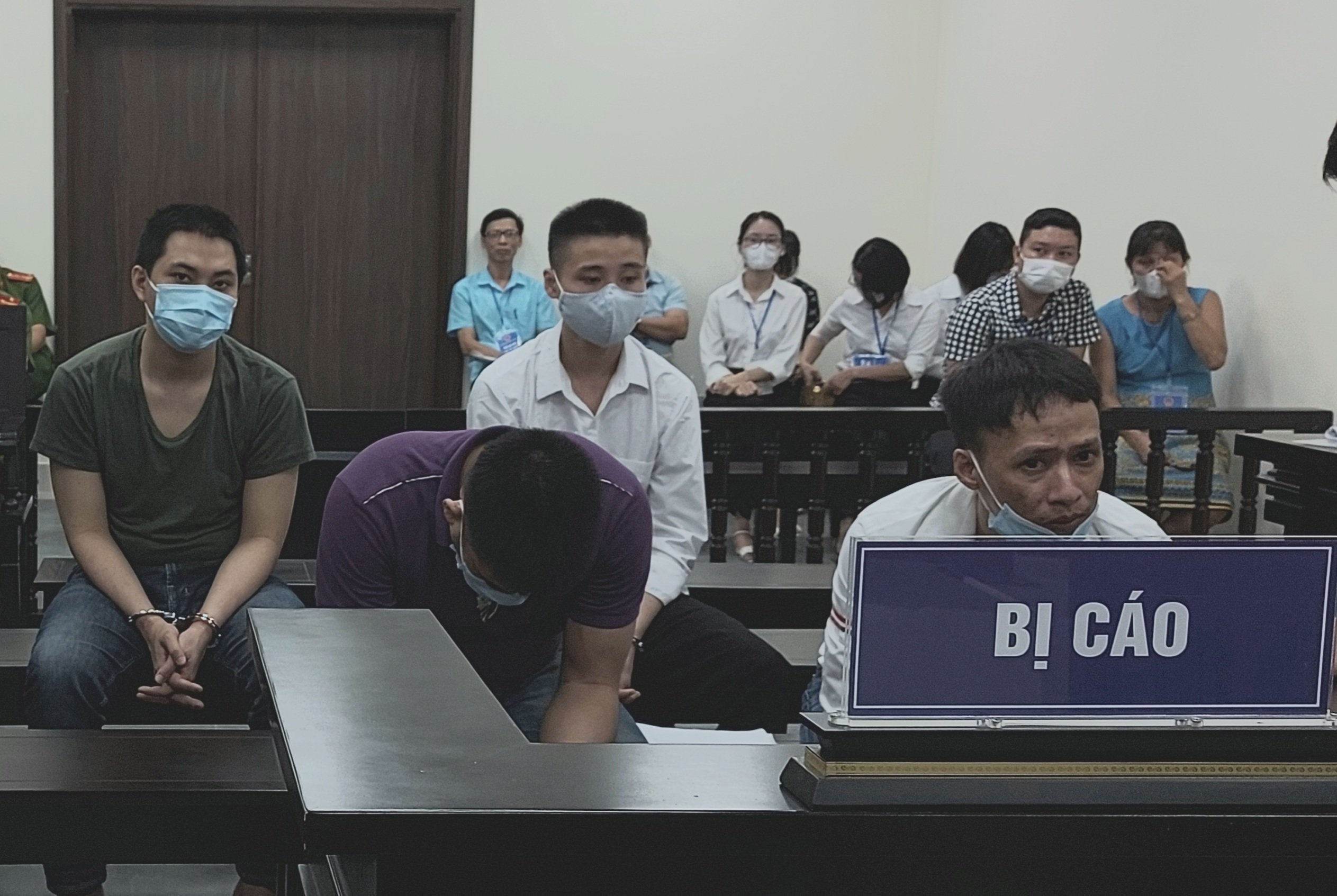 Các bị cáo hầu tòa.