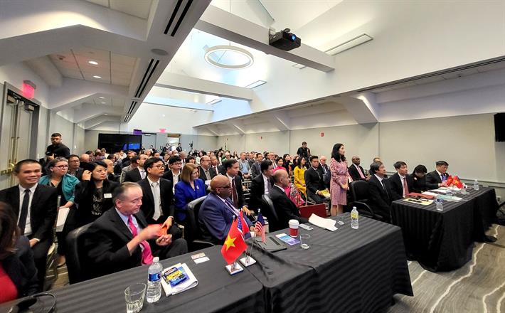 Các đại biểu dự Diễn đàn