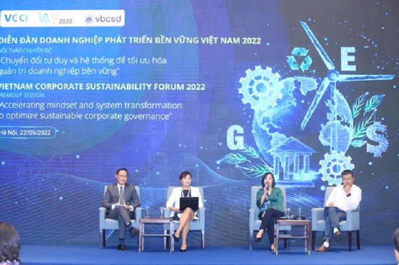 Các chuyên gia, doanh nghiệp thảo luận tại diễn đàn.