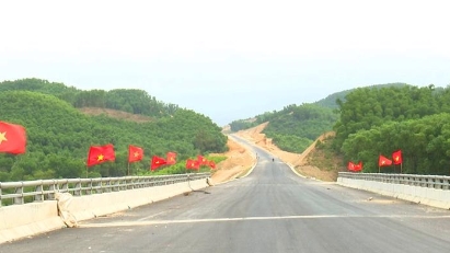 Cam Lo - La Son Highway nearing completion