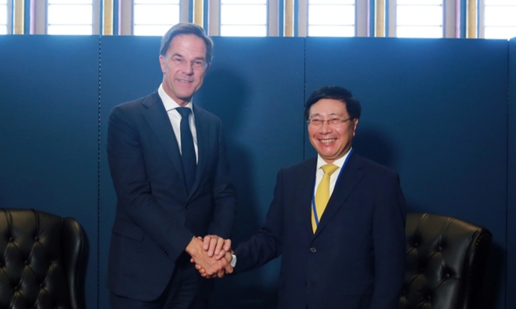 Phó Thủ tướng Thường trực Chính phủ Phạm Bình Minh hội kiến với Thủ tướng Hà Lan Mark Rutte. Ảnh - VGP.