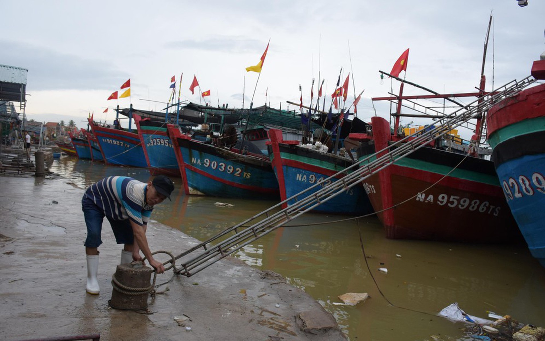 Chạy đua ứng phó bão Noru