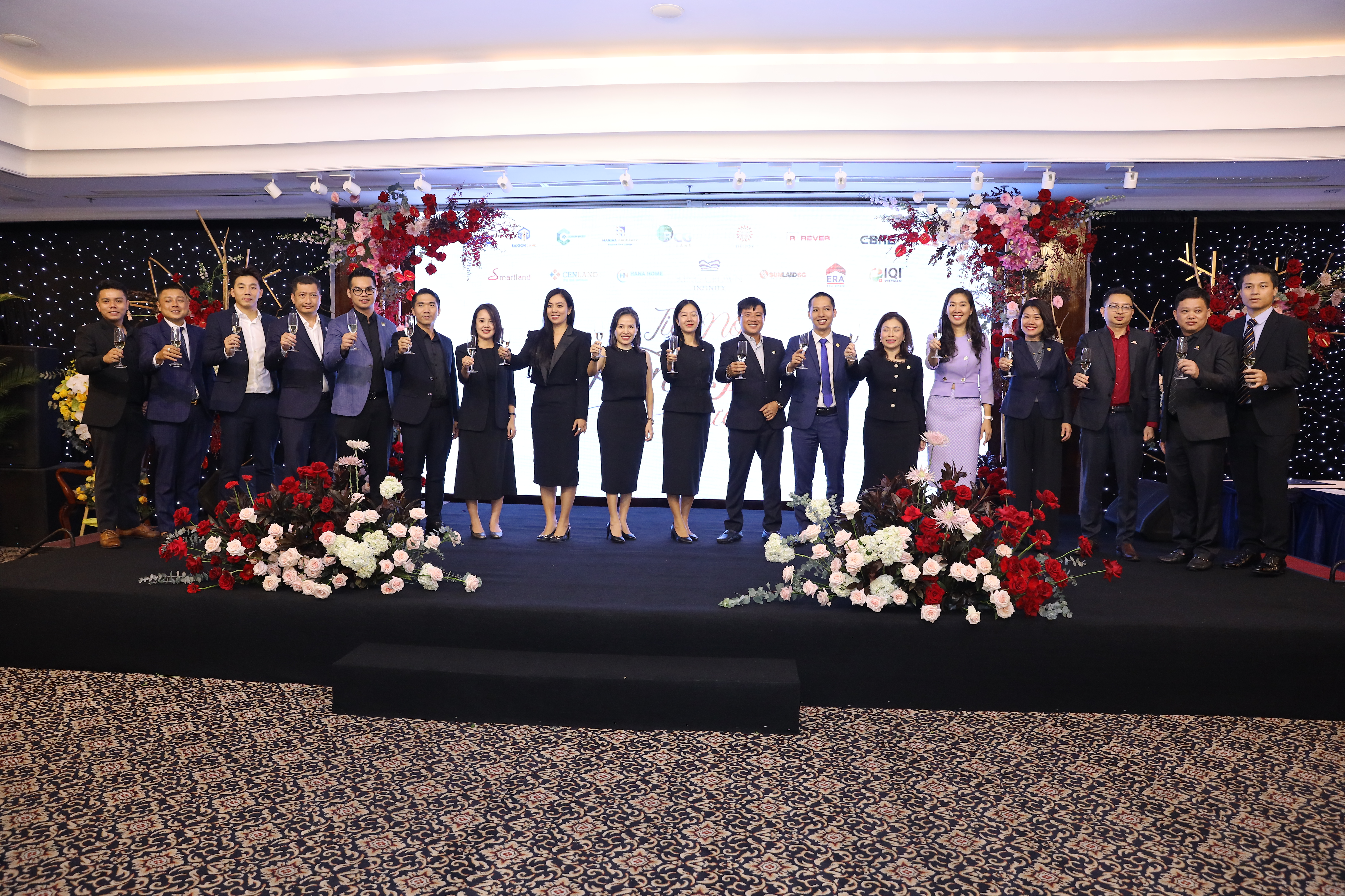 Tinh thần quyết t&acirc;m đồng h&agrave;nh c&ugrave;ng dự &aacute;n King Crown Infinity của 13 đơn vị ph&acirc;n phối chiến lược.