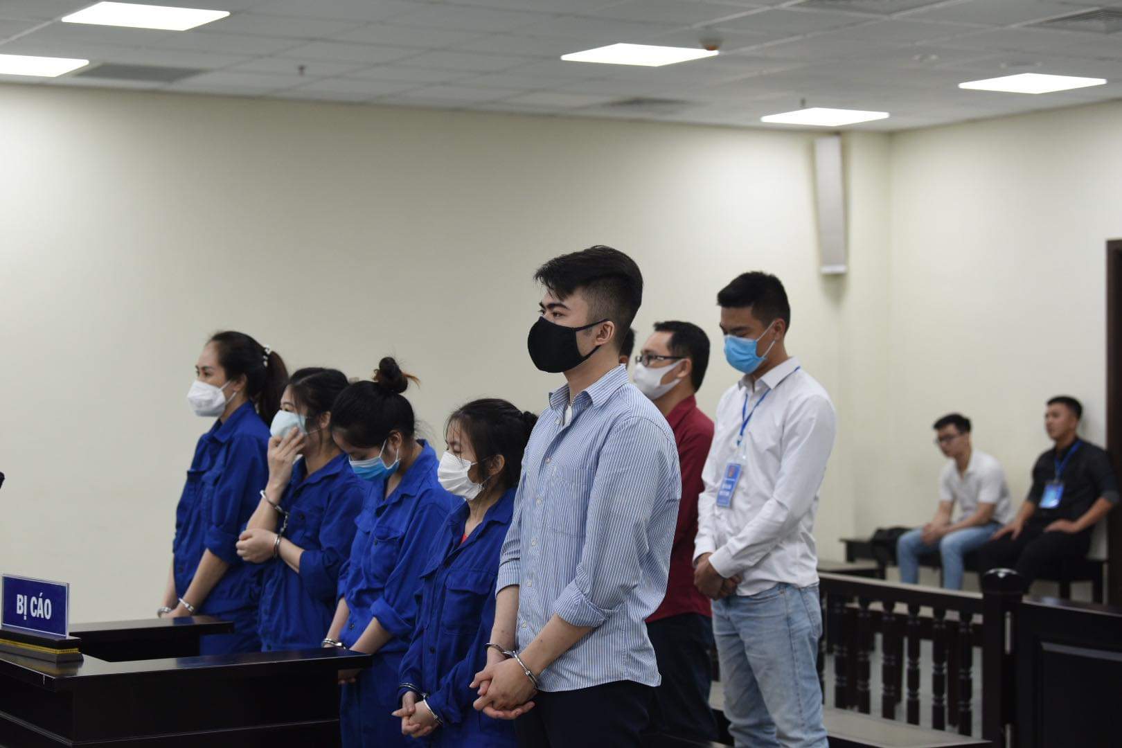 Các bị cáo hầu tòa.