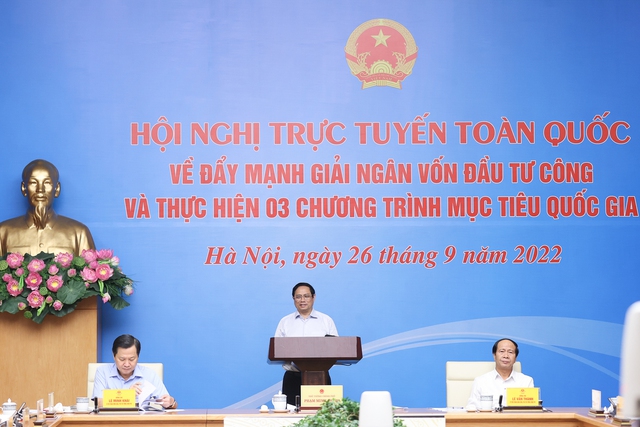 Thủ tướng chủ trì Hội nghị trực tuyến toàn quốc về đẩy mạnh giải ngân vốn đầu tư công - Ảnh: VGP/Nhật Bắc