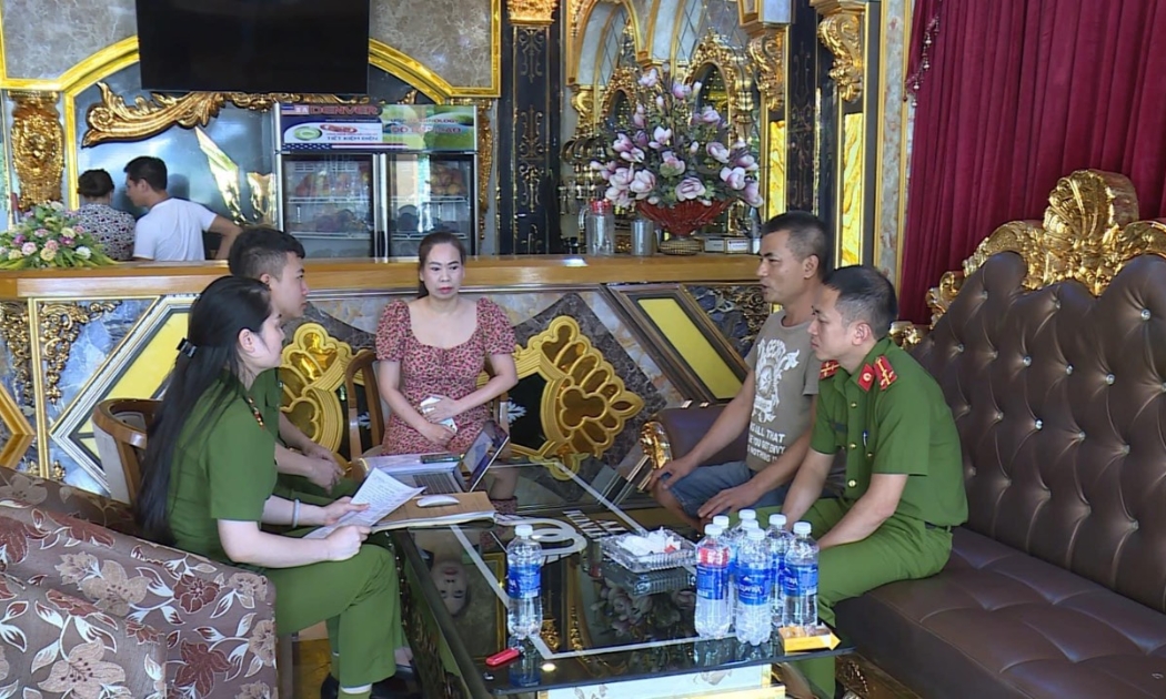 Công an Thanh Hóa kiểm tra một cơ sở kinh doanh dịch vụ karaoke
