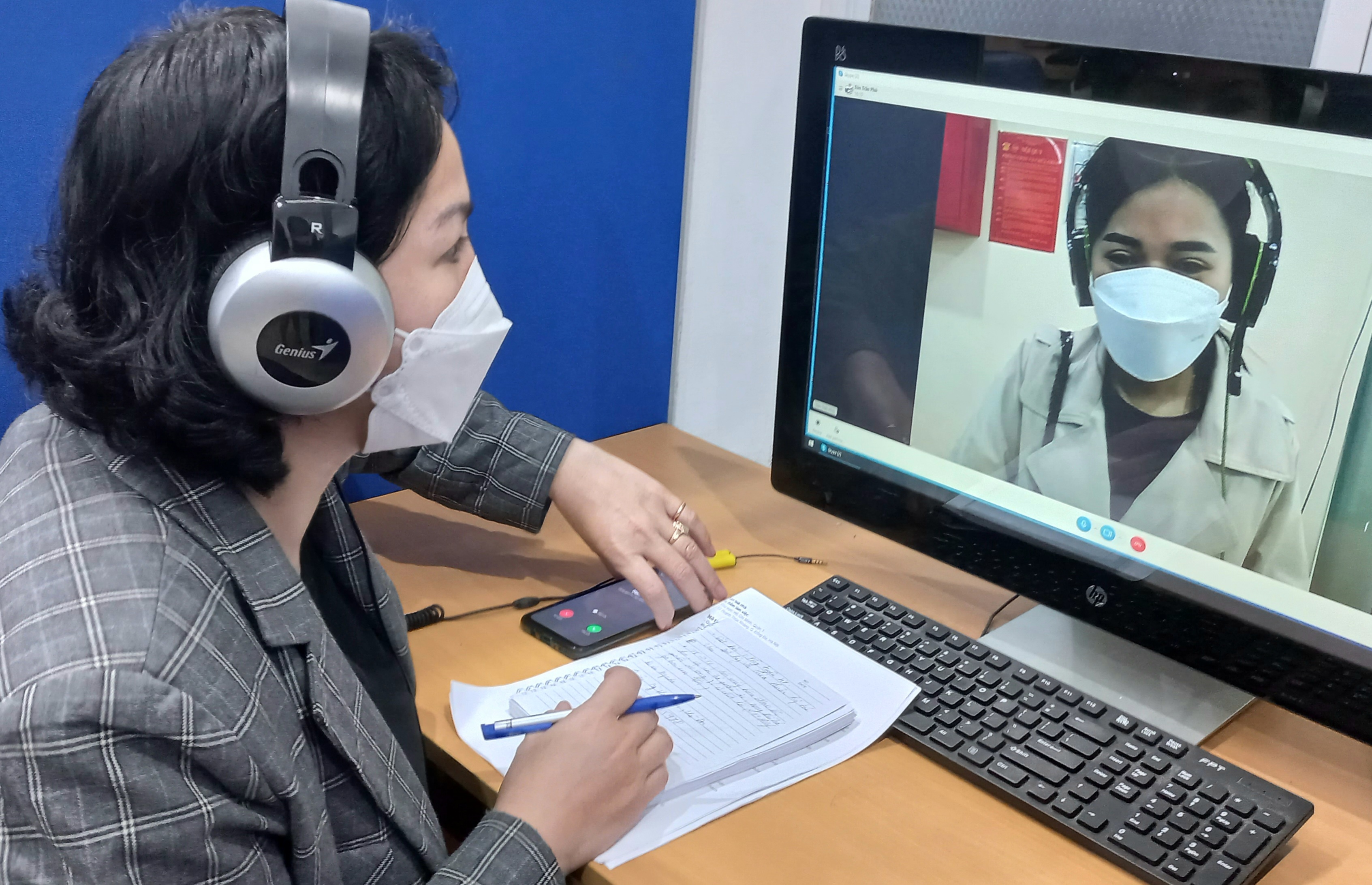 Doanh nghiệp phỏng vấn trực tuyến để tuyển lao động. Ảnh - N.Dương.&nbsp;