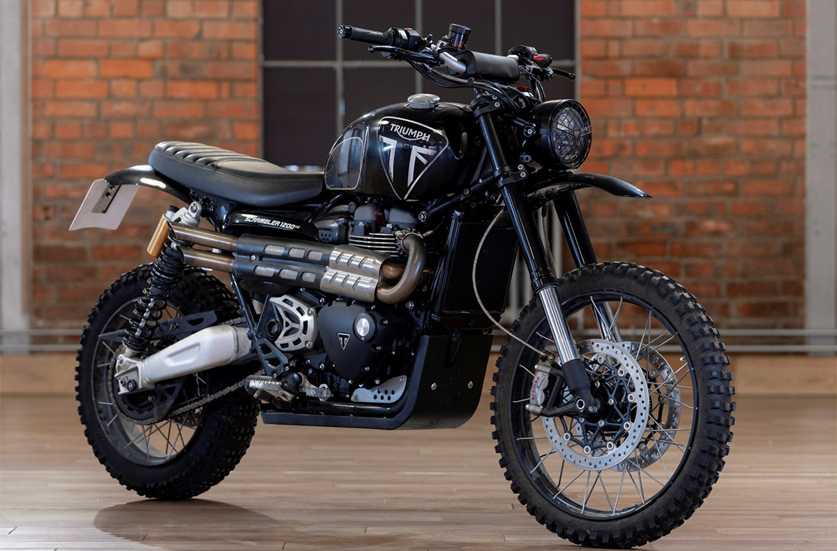Dự kiến sẽ có giá rẻ nhất trong số những chiếc xe đóng thế được bán ra sẽ là chiếc motor Triumph Scrambler 1200 XE.