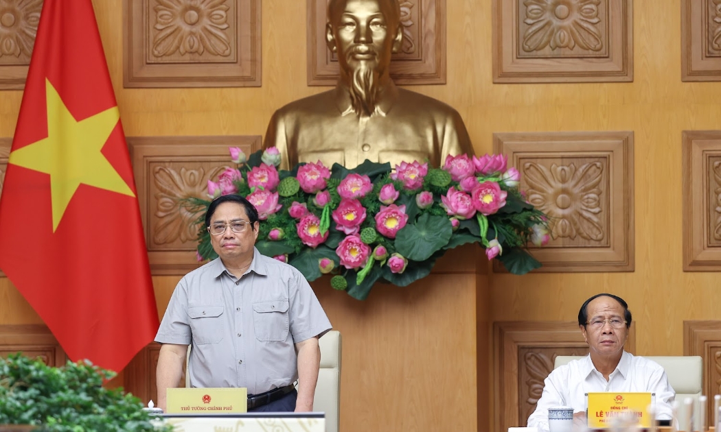 Thủ tướng Chính phủ Phạm Minh Chính chủ trì cuộc họp khẩn ứng phó với bão số 4. Ảnh - VGP.