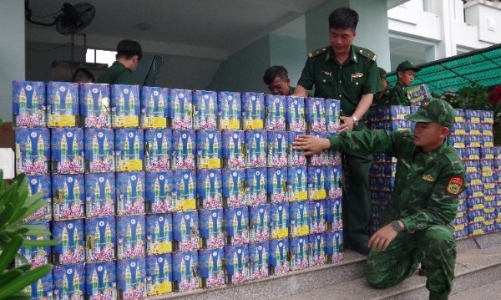 Bắt quả tang hơn 1,5 tấn pháo lậu xuất xứ Trung Quốc tuồn vào Việt Nam