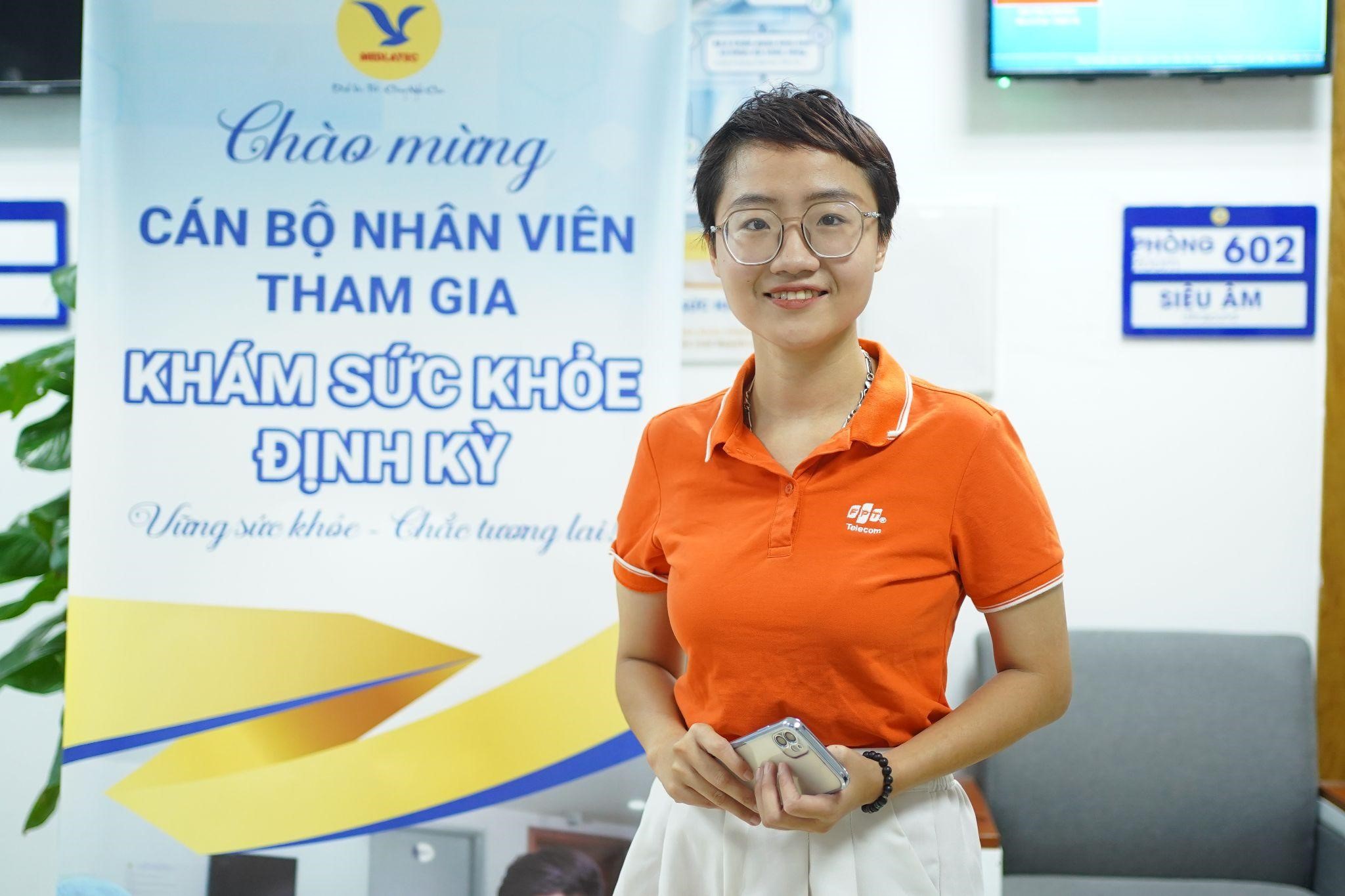 Chị Nguyễn Phương Linh, nh&acirc;n vi&ecirc;n C&ocirc;ng ty Cổ phần Viễn th&ocirc;ng FPT chia sẻ: &ldquo;Kh&aacute;m sức khỏe định kỳ cho c&aacute;c CBNV l&agrave; việc v&ocirc; c&ugrave;ng cần thiết đối với mỗi doanh nghiệp. Đ&acirc;y kh&ocirc;ng phải l&agrave; lần đầu ti&ecirc;n ch&uacute;ng t&ocirc;i lựa chọn MEDLATEC. Mỗi lần sử dụng dịch vụ tại đ&acirc;y, ch&uacute;ng t&ocirc;i lu&ocirc;n được đ&oacute;n tiếp v&agrave; tư vấn rất nhiệt t&igrave;nh. MEDLATEC thực sự l&agrave; một địa chỉ đ&aacute;ng tin cậy để người d&acirc;n trao gửi sức khỏe&rdquo;.