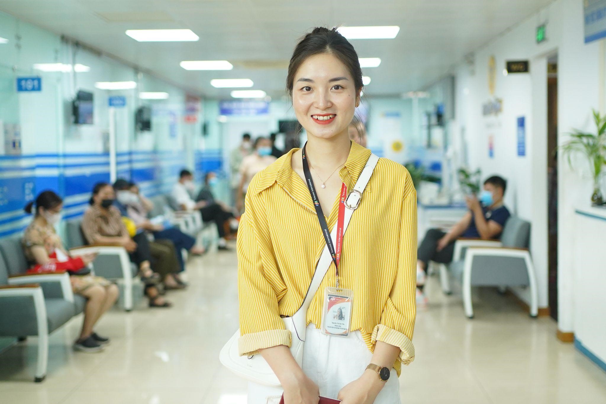 Chị Nguyễn Thị Hải Yến, nh&acirc;n vi&ecirc;n Trung t&acirc;m Dịch vụ C&ocirc;ng nghệ T&agrave;i ch&iacute;nh Ng&acirc;n h&agrave;ng, C&ocirc;ng ty Cổ phần Viễn th&ocirc;ng FPT đ&aacute;nh gi&aacute;: &ldquo;Được trải nghiệm dịch vụ kh&aacute;m sức khỏe tại đ&acirc;y t&ocirc;i thực sự rất h&agrave;i l&ograve;ng. Thực sự rất cảm ơn C&ocirc;ng ty đ&atilde; lu&ocirc;n quan t&acirc;m đến đời sống của từng nh&acirc;n vi&ecirc;n, tạo điều kiện cho ch&uacute;ng t&ocirc;i được kh&aacute;m sức khỏe định kỳ&rdquo;.