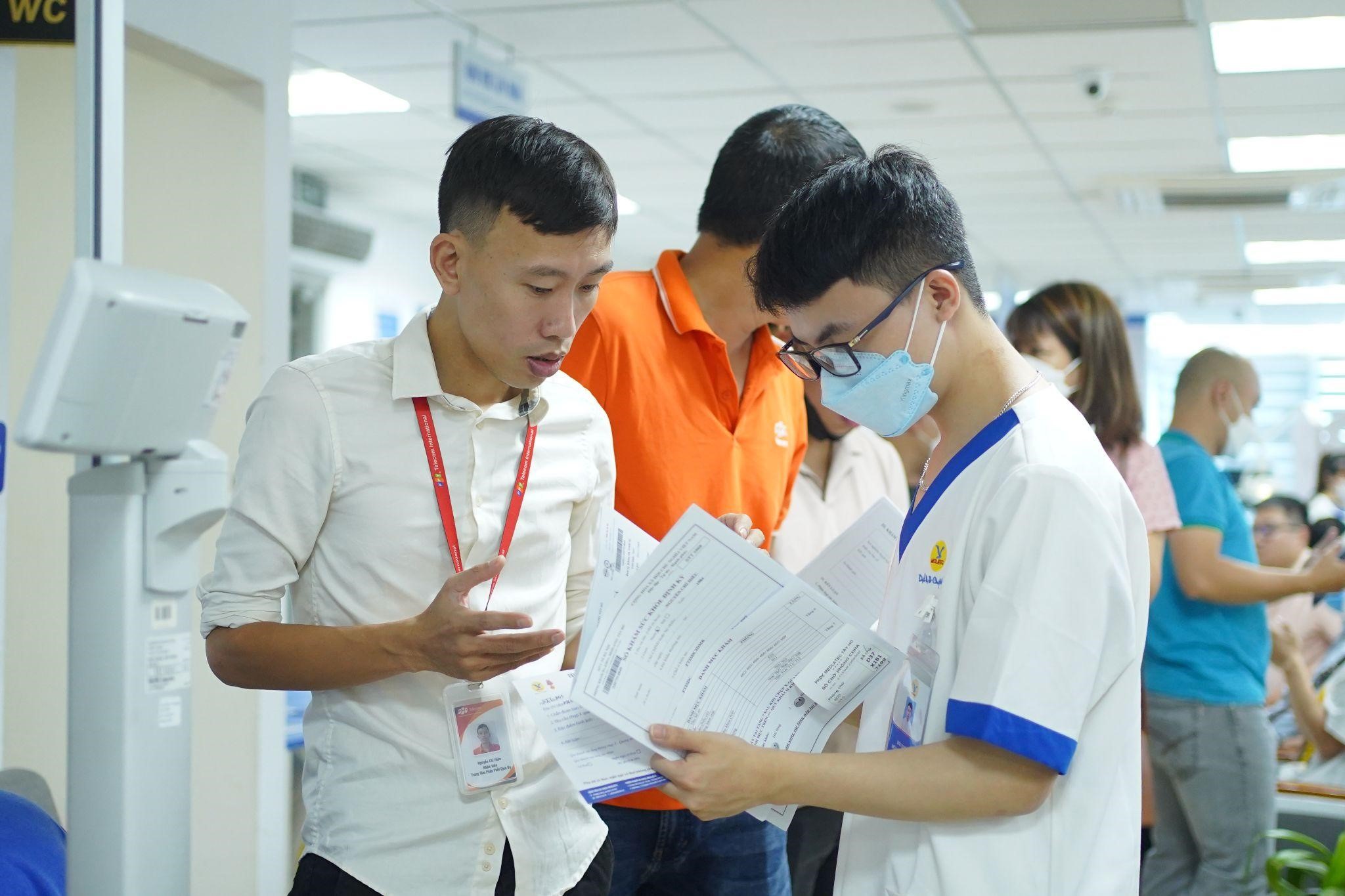 C&aacute;c CBNV được trải qua quy tr&igrave;nh kh&aacute;m đầy đủ theo quy định của Bộ Y tế với sự hướng dẫn tận t&igrave;nh của nh&acirc;n vi&ecirc;n MEDLATEC.&nbsp;&nbsp;