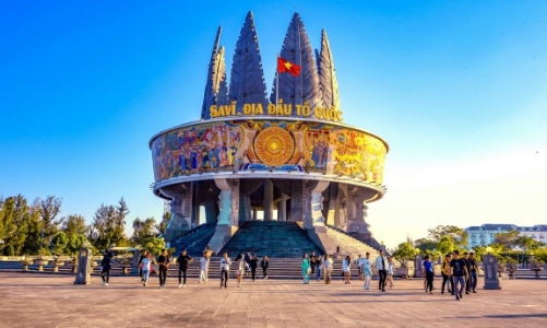 Thiếu khách từ Trung Quốc, du lịch Móng Cái vẫn tăng trưởng mạnh nhờ cao tốc