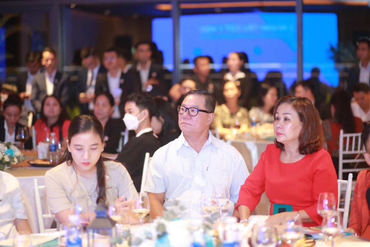 C&aacute;c kh&aacute;ch mời tham dự sự kiện đều d&agrave;nh sự quan t&acirc;m lớn đối với việc chăm s&oacute;c sức khỏe.