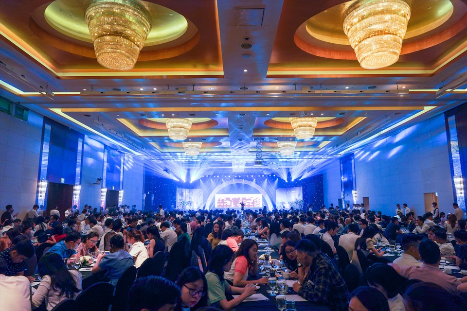Sự kiện mở bán các căn hộ tòa The Lake Premium của dự án Imperia Smart City thu hút hàng nghìn người tham dự.