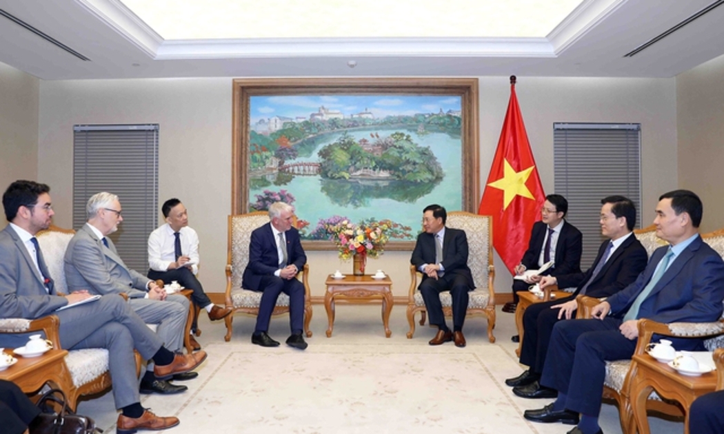 Phó Thủ tướng Thường trực Phạm Bình Minh tiếp Quốc vụ khanh Bộ Hợp tác Kinh tế và Phát triển Đức Jochen Flasbarth - Ảnh: VGP/Hải Minh