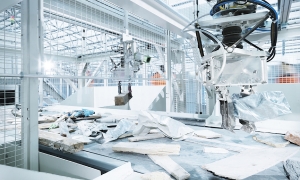 Robot được hỗ trợ AI có thể phân loại rác thải độc hại