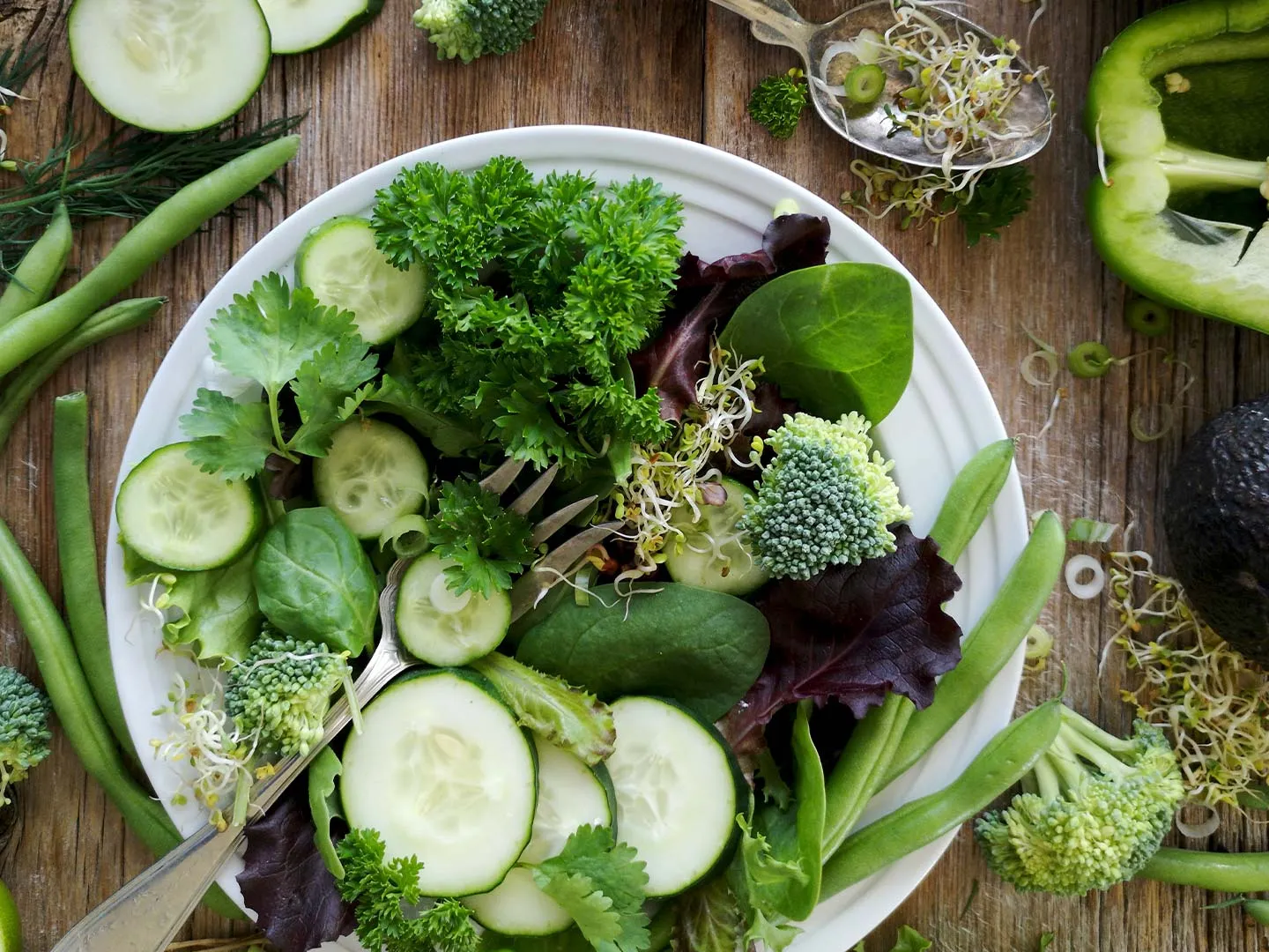 Chế độ ăn th&ocirc; c&oacute; thể kh&ocirc;ng g&acirc;y hại về ngắn hạn nhưng nếu &aacute;p dụng trong d&agrave;i hạn, cơ thể sẽ gặp phải c&aacute;c vấn đề về dinh dưỡng v&agrave; sức khỏe.
