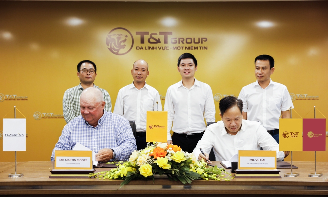 Việc “bắt tay” hợp tác với huyền thoại “cá mập trắng” Greg Norman cùng nhiều đơn vị uy tín khác trên thế giới, Văn Lang Empire Golf Club hứa hẹn sẽ trở thành một tuyệt tác sân golf mang dấu ấn riêng biệt, là điểm đến lý tưởng cho nhiều golfer trong và ngoài nước trong thời gian tới.