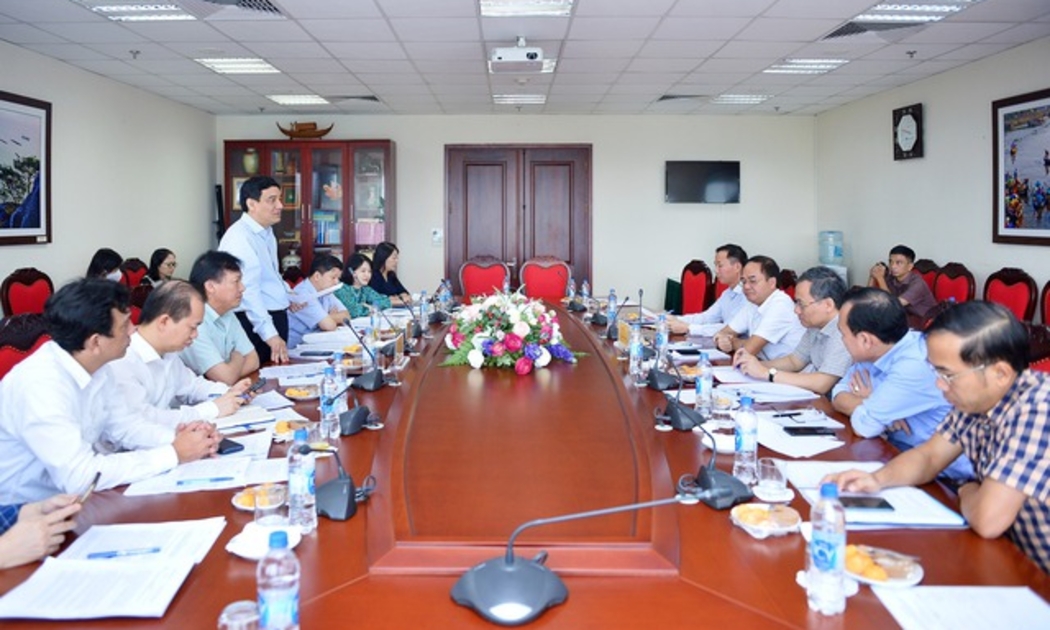 Chủ nhiệm Ủy ban Văn hóa, Giáo dục Nguyễn Đắc Vinh phát biểu tại cuộc làm việc với Bộ Nội vụ - Ảnh: QH