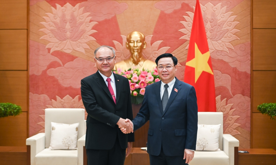 Chủ tịch Quốc hội Vương Đình Huệ tiếp Đại tướng Singsuk Singpai, Phó Chủ tịch Thứ nhất Thượng viện Thái Lan. Ảnh - Quochoi.vn.