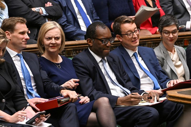 Tân Thủ tướng Anh Liz Truss (thứ hai từ trái sang) - Ảnh: Getty Images